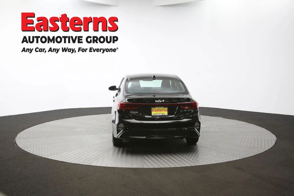 Used 2022 Black Kia LXS image 33