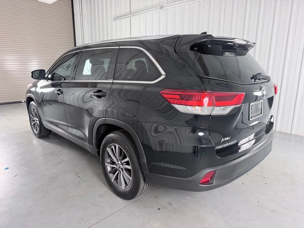 Used 2019 Black Toyota XLE image 7