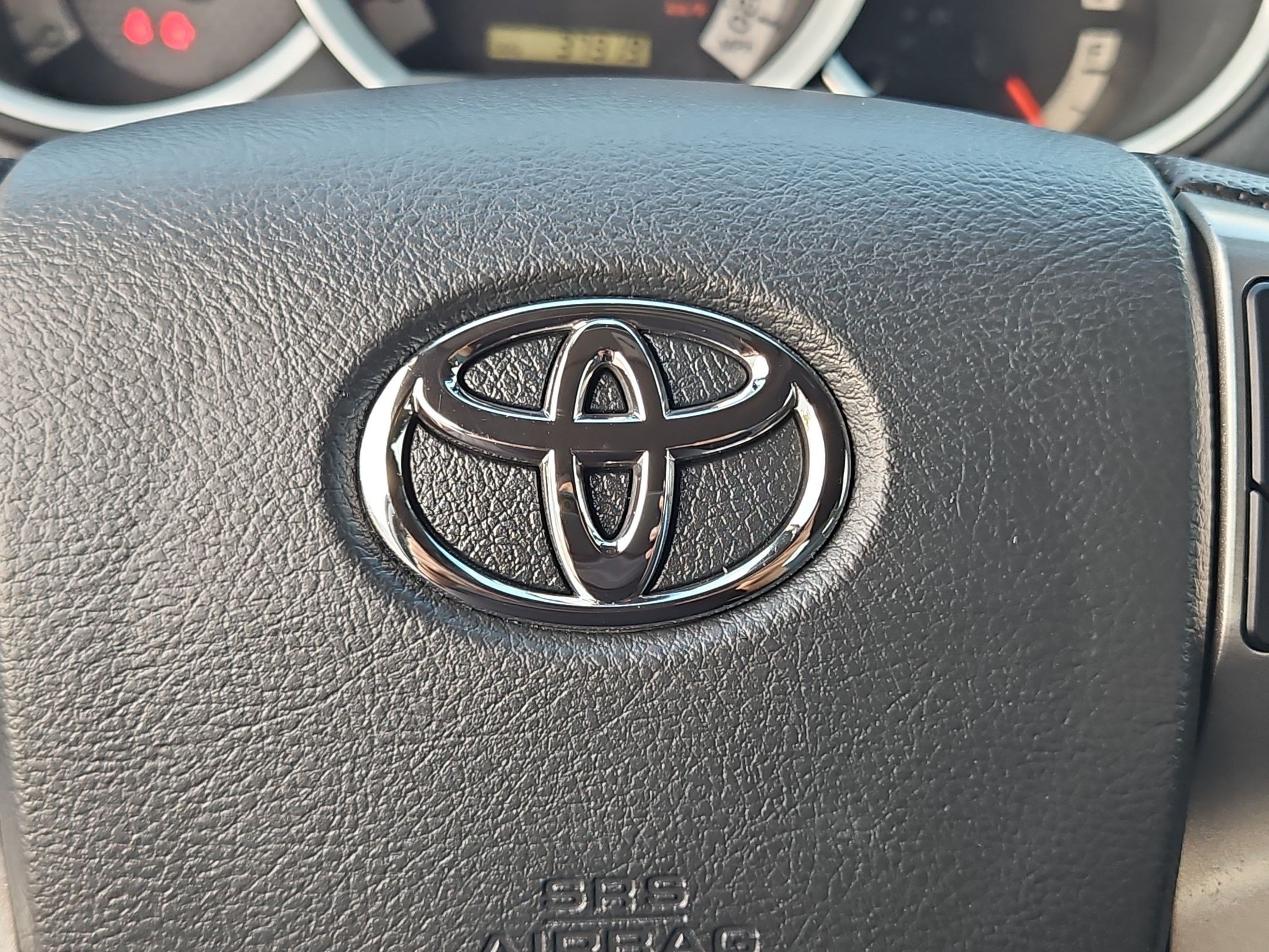 Used 2015 White Toyota BASE image 23