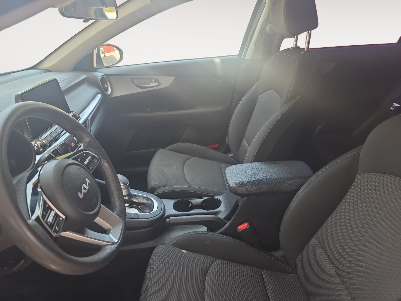 Certified Used 2023 Snow White Pearl Kia LXS image 17