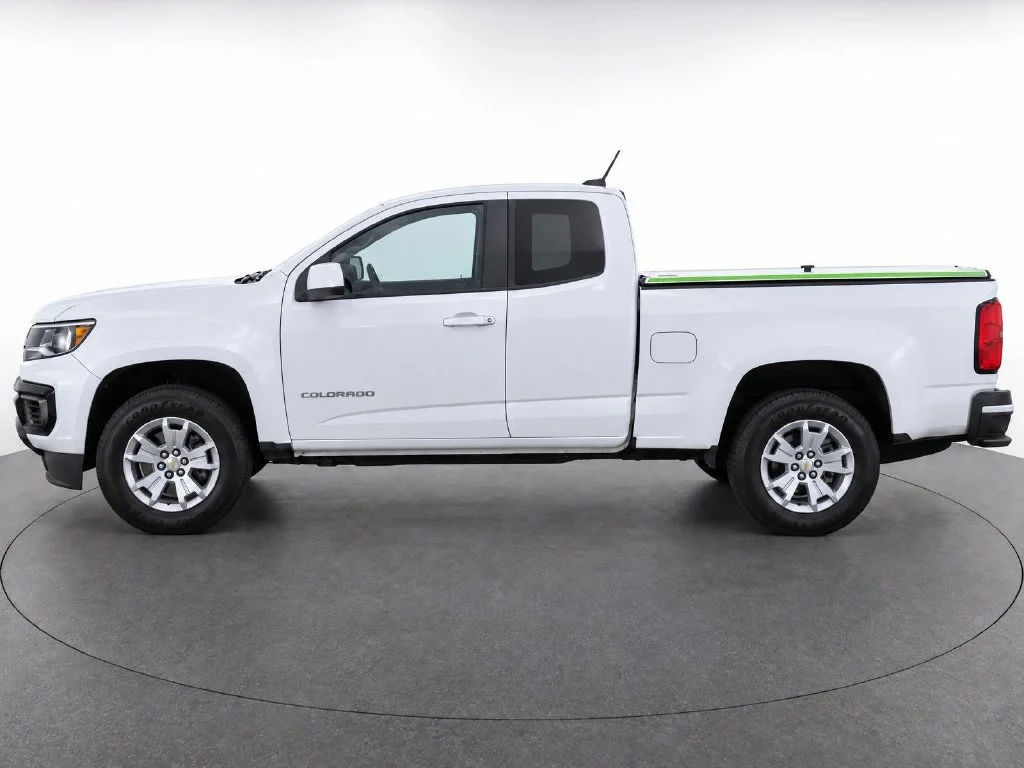 Used 2022 White Chevrolet LT image 7