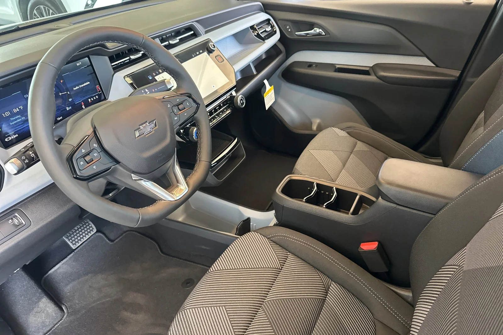 New 2027 Summit White Chevrolet LT image 10