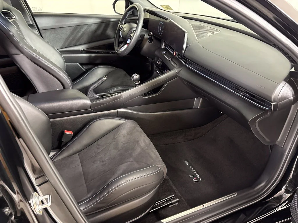 Used 2025 Black Hyundai Base image 18