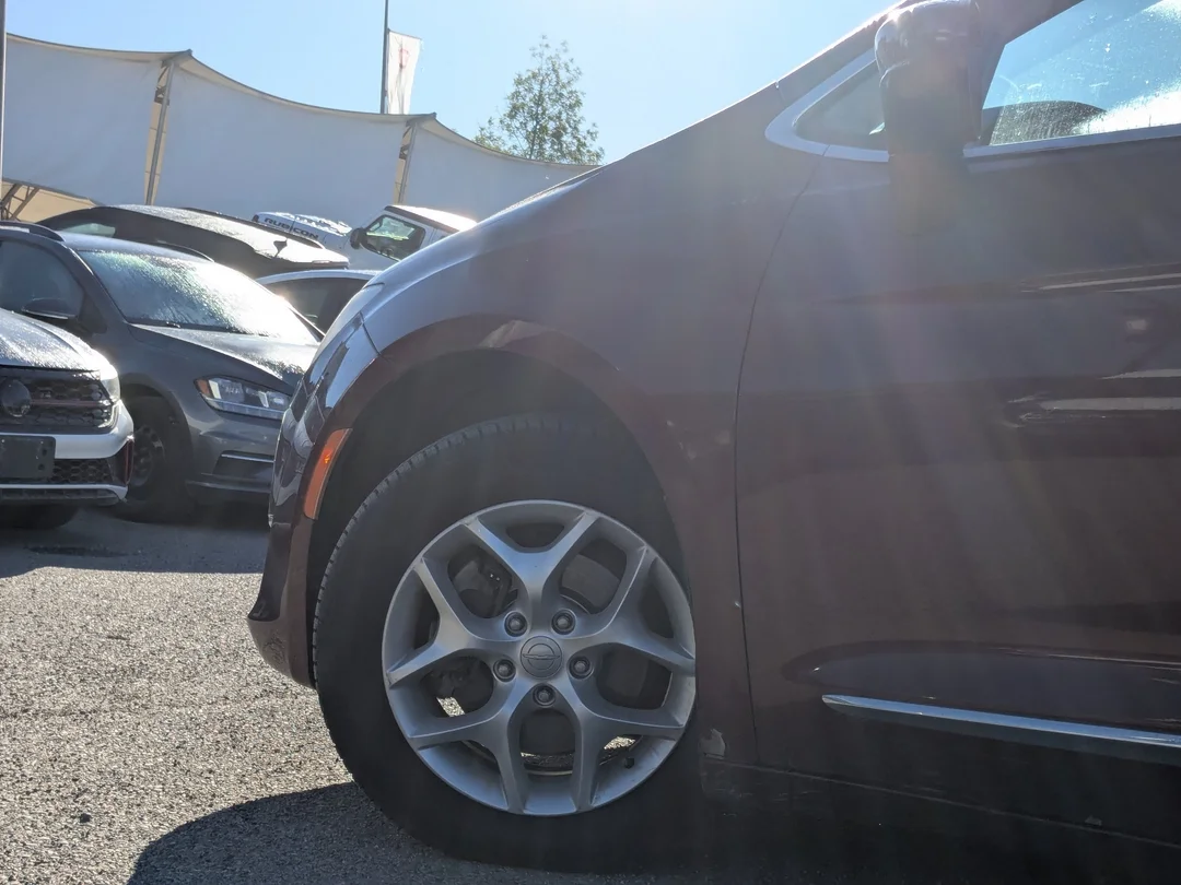 Used 2017 Red Chrysler Touring-L Plus - - FWD - 8.4 Uconnect NAV - 18 Wheels - Remote Start & More! image 9