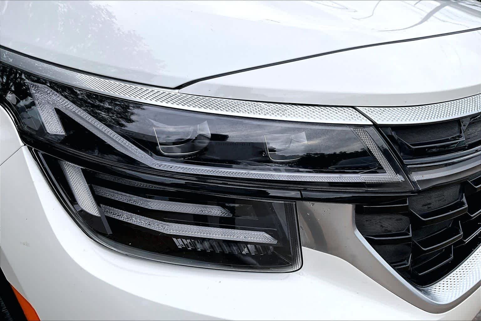 New 2024 Snow White Pearl Kia SX image 26