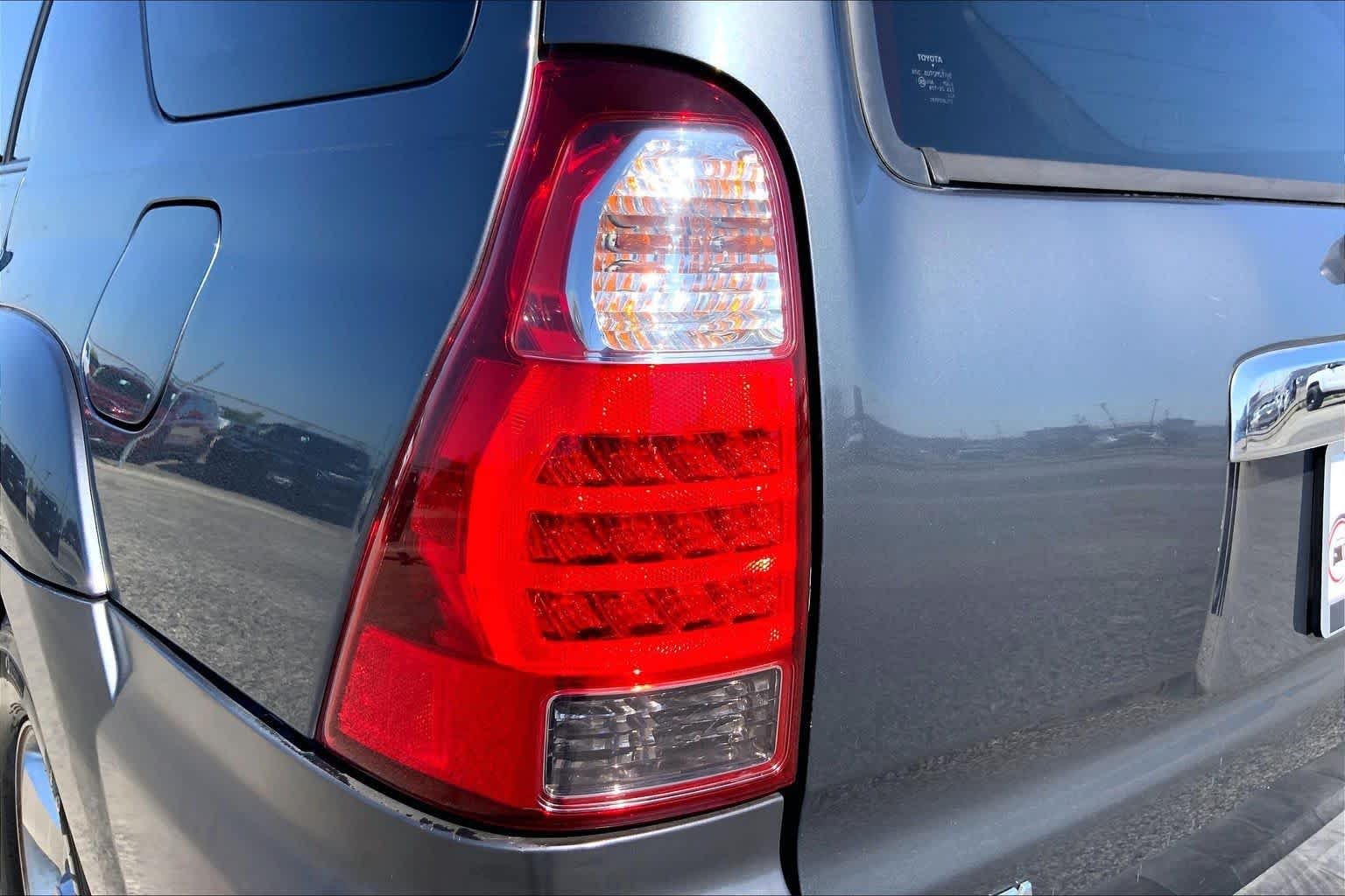 Used 2008 Galactic Gray Mica Toyota SR5 image 26