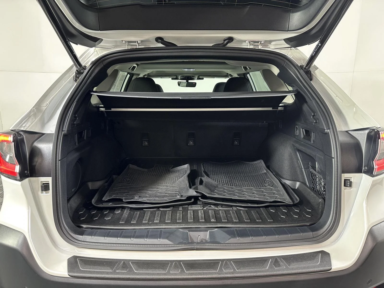 Used 2025 Crystal White Pearl Subaru Onyx Edition image 10