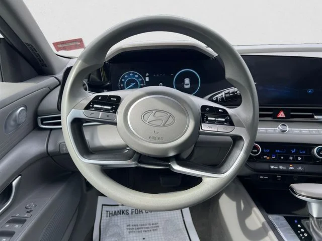 Used 2024 White Hyundai SEL image 12