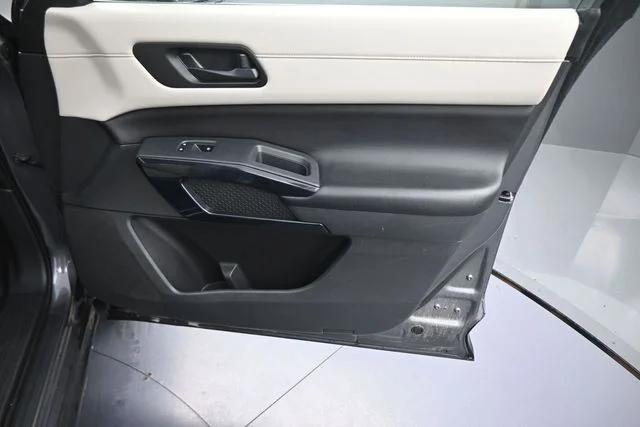 Used 2024 Gray Nissan SV image 13