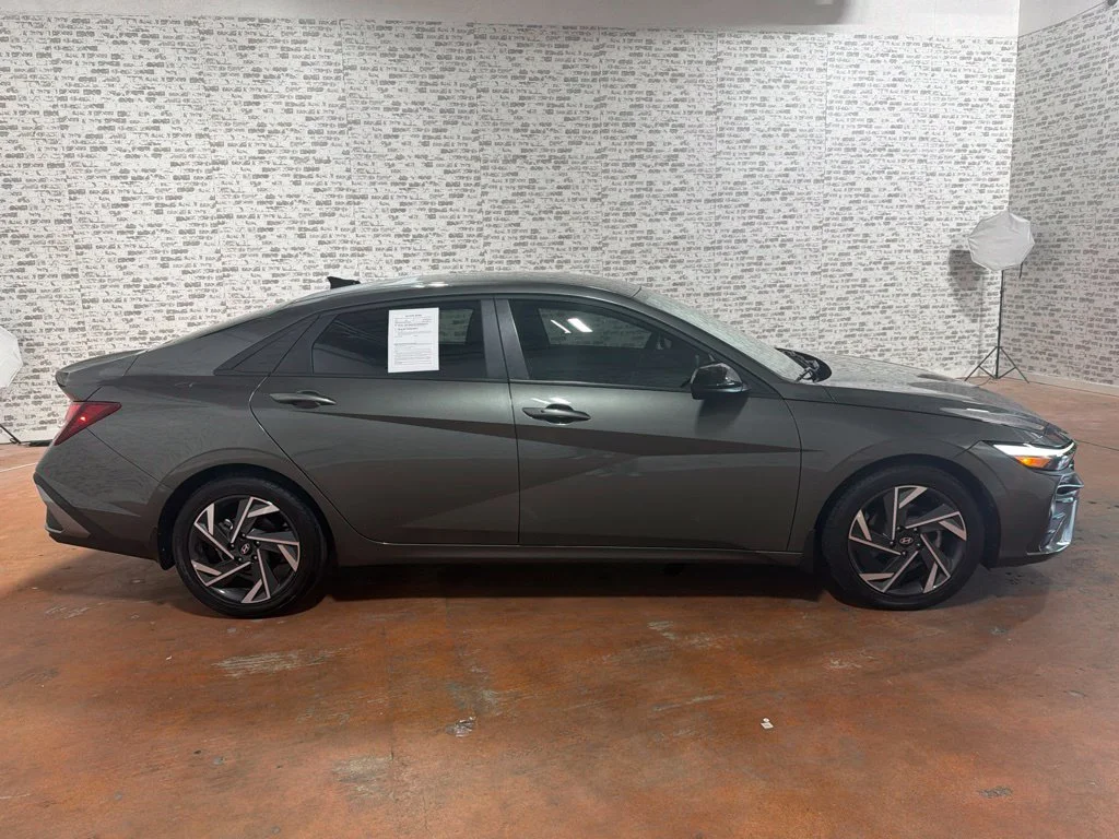Used 2025 Amazon Gray Hyundai SEL Sport image 8