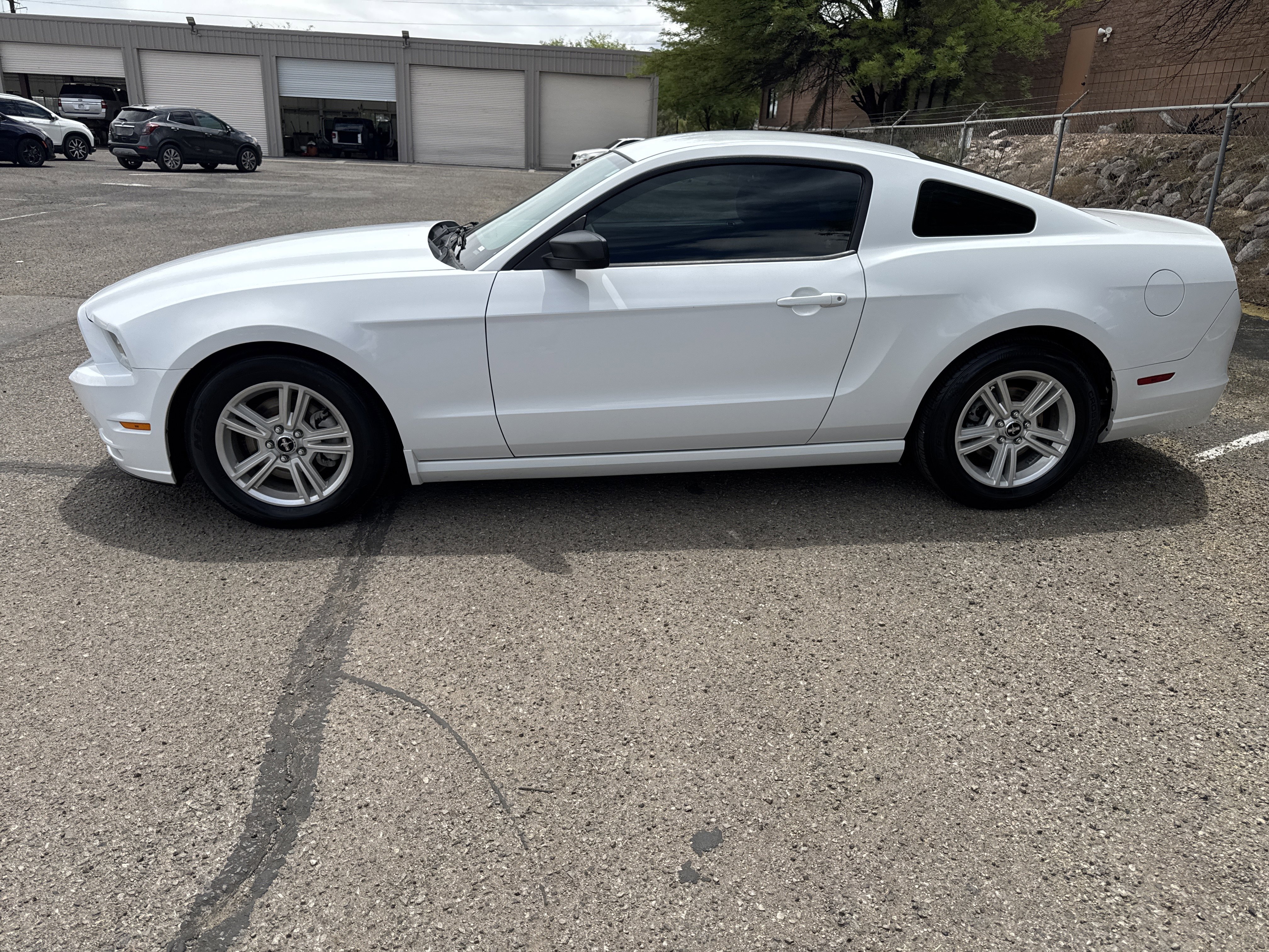 Used 2014 White FORD V6 image 4