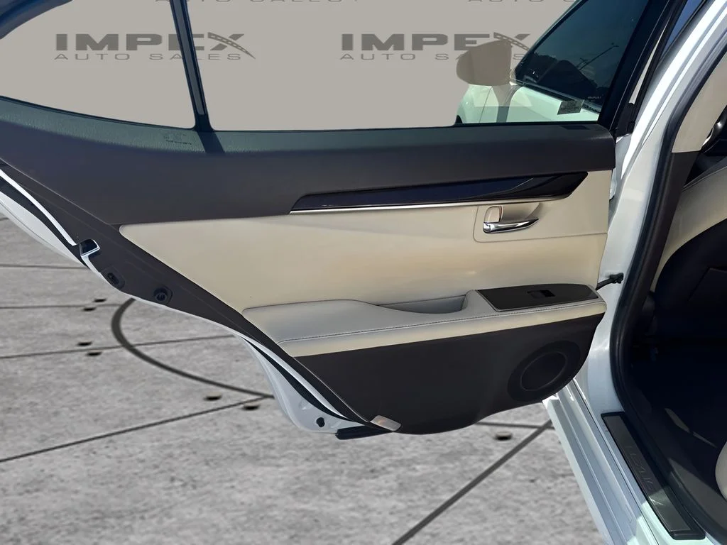 Used 2016 White Lexus 350 image 28