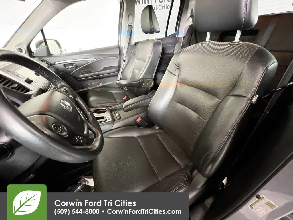 Used 2017 Silver Honda RTL image 23