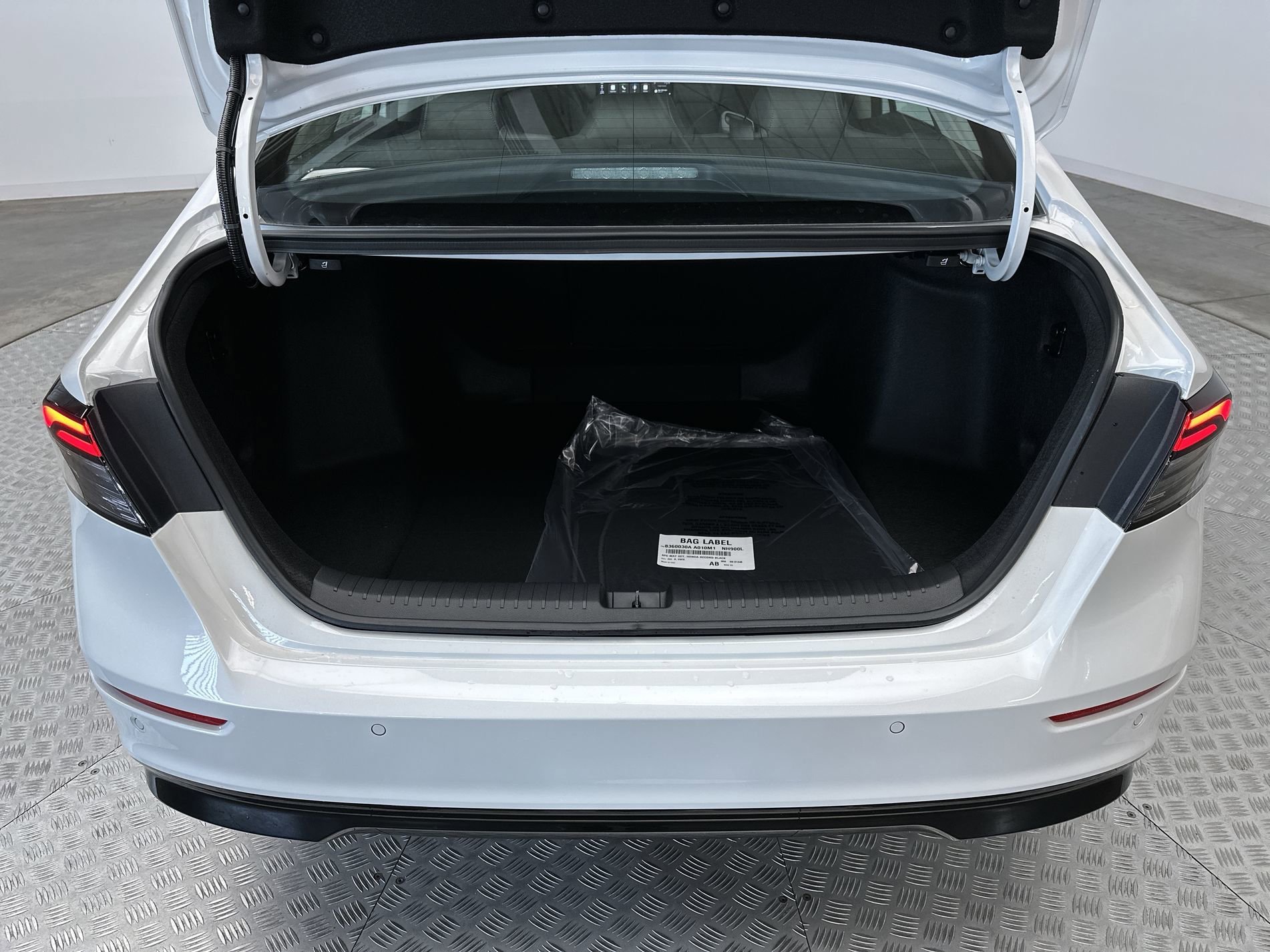 New 2026 Platinum White Pearl Honda Touring image 24