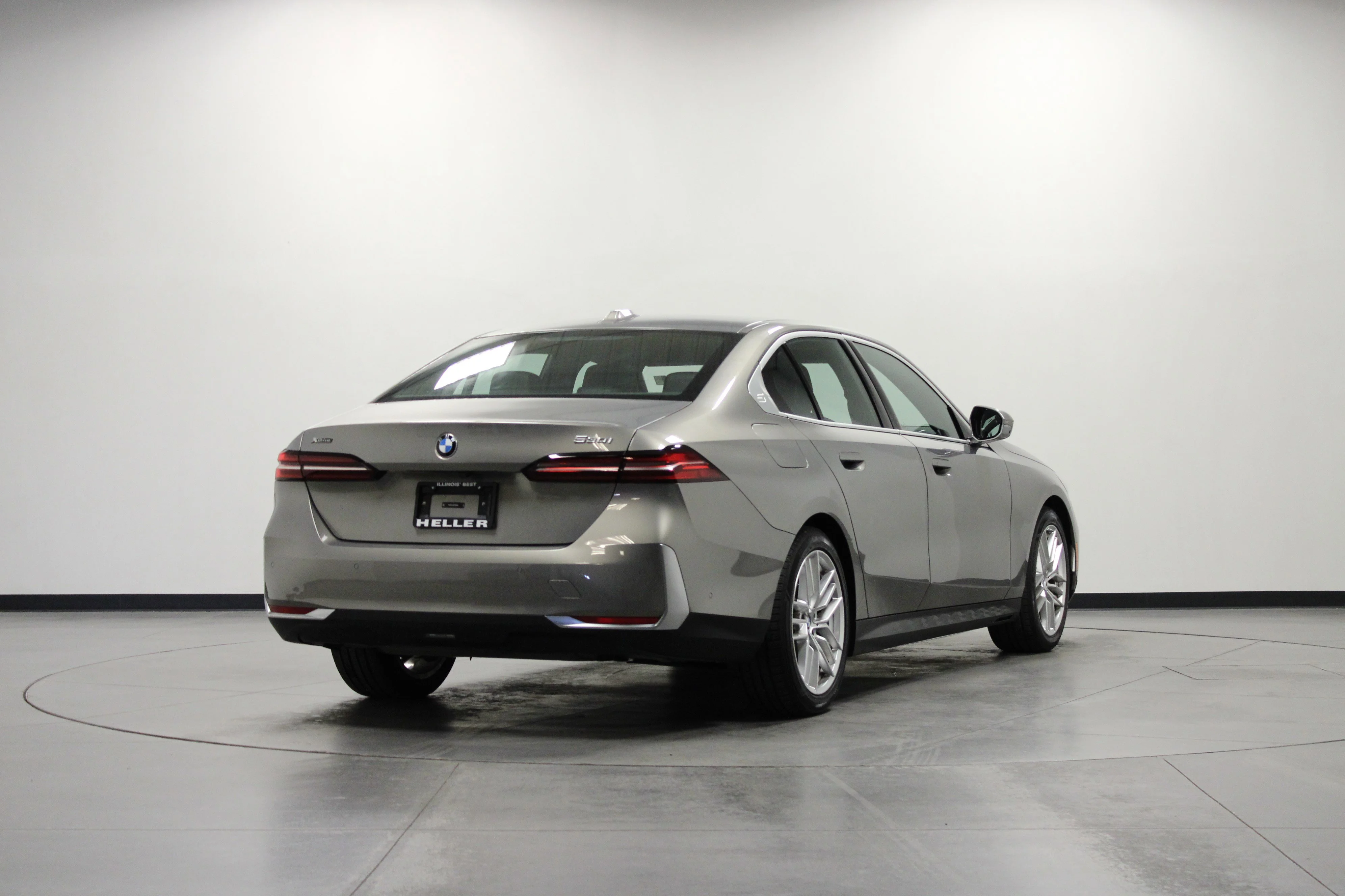 Used 2024 Oxide Grey Metallic BMW 530i xDrive image 4