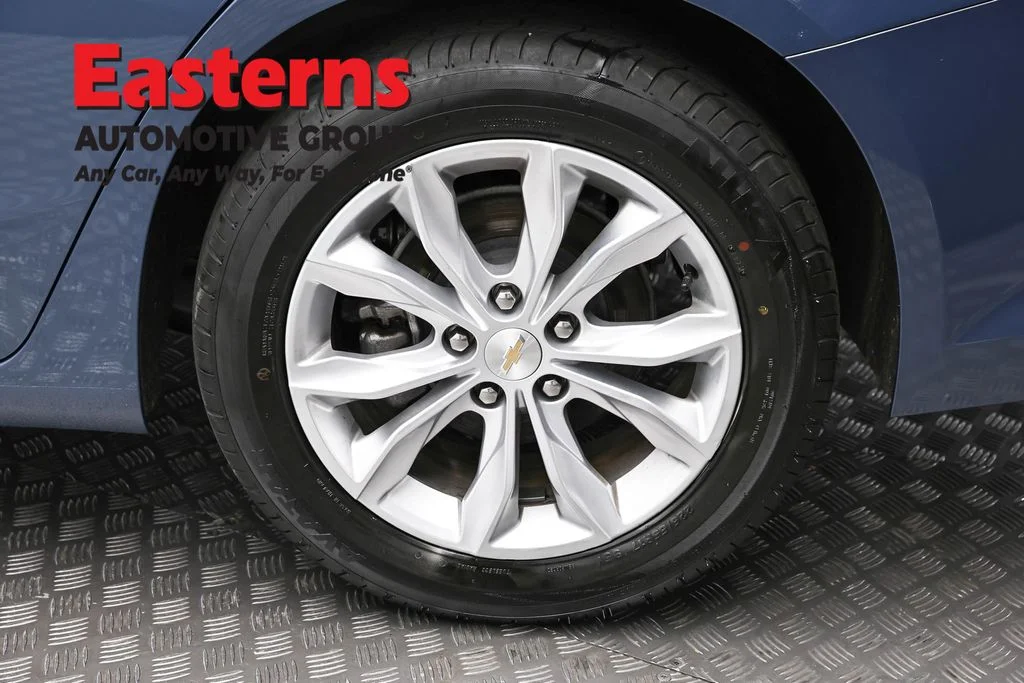 Used 2024 Blue Chevrolet LT image 8