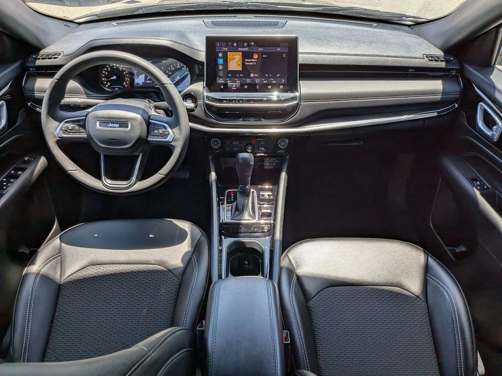 Used 2023 Gray Jeep Latitude image 19