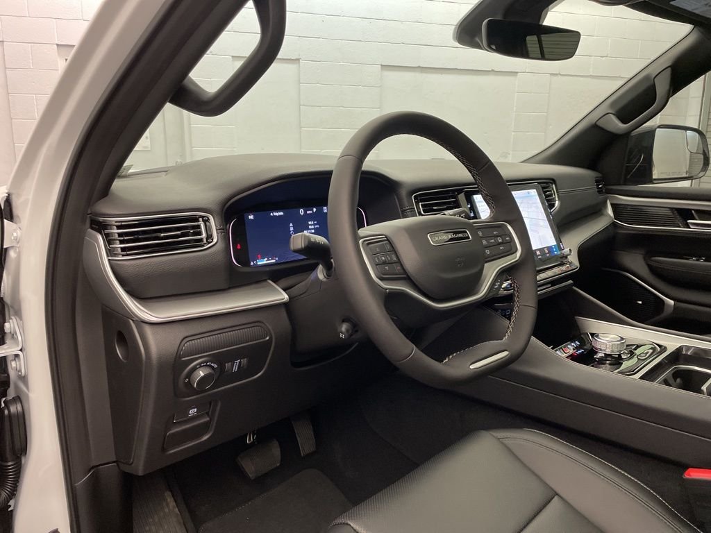 New 2026 Bright White Clear-Coat Exterior Paint Jeep  image 16