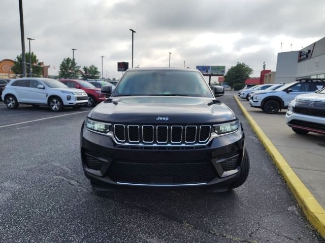 Used 2023 Black Jeep Laredo image 2