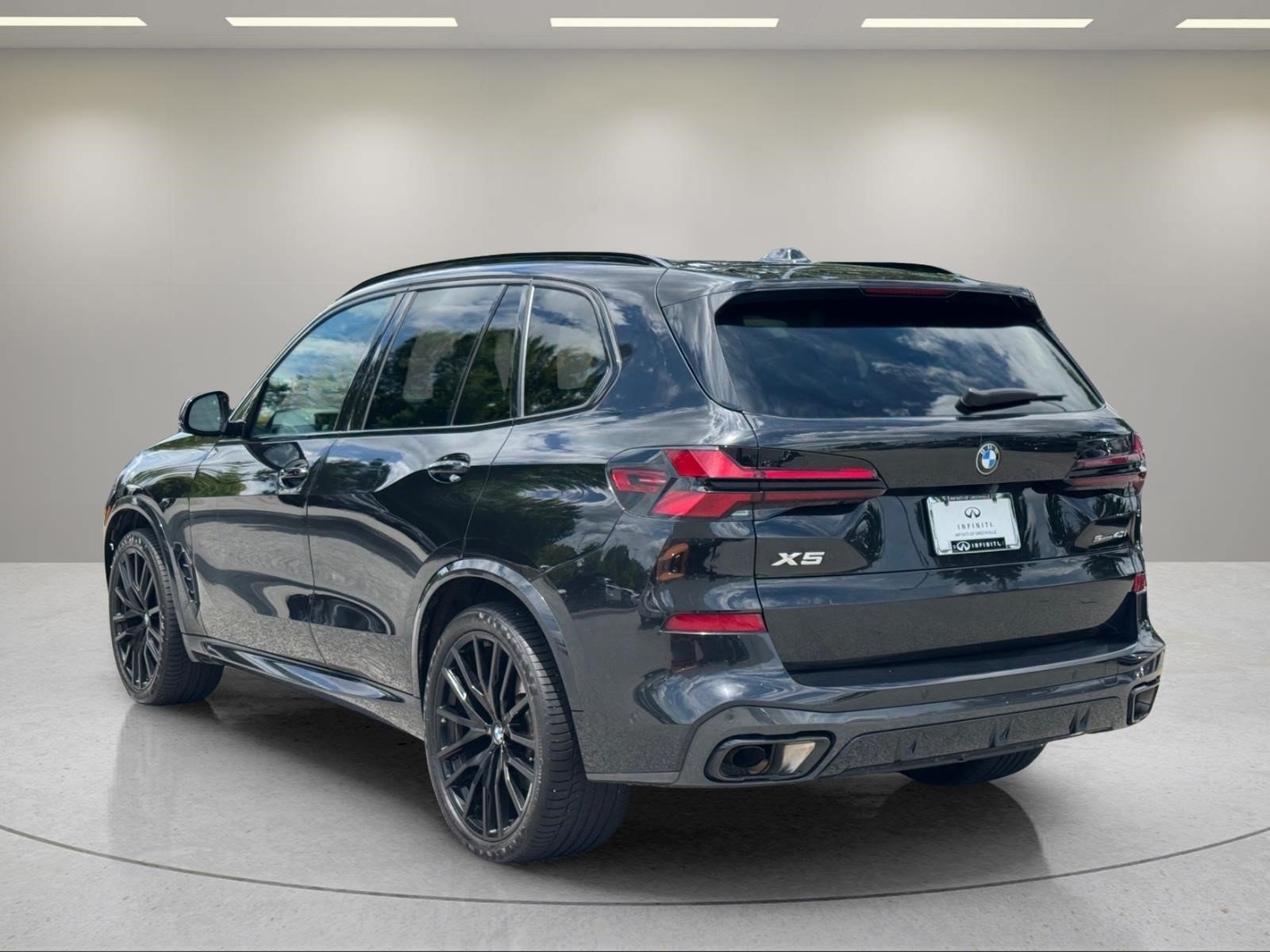 Used 2024 Black Sapphire Metallic BMW sDrive40i image 3