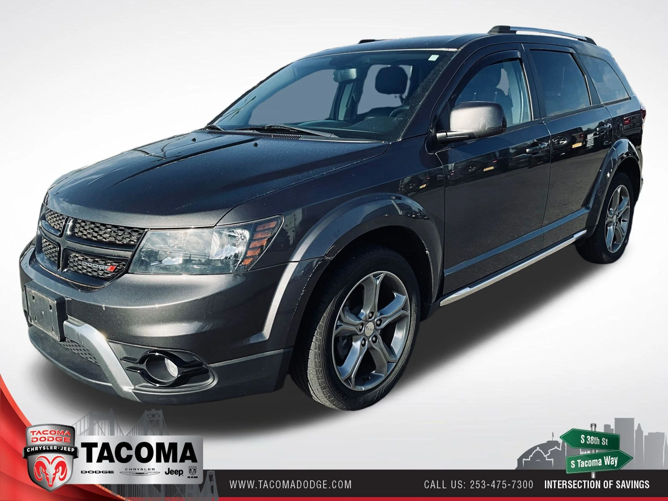 Used 2017 Gray Dodge Crossroad image 1