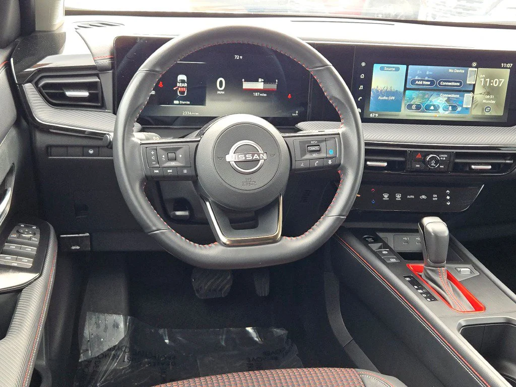Used 2025 White Nissan SR image 17