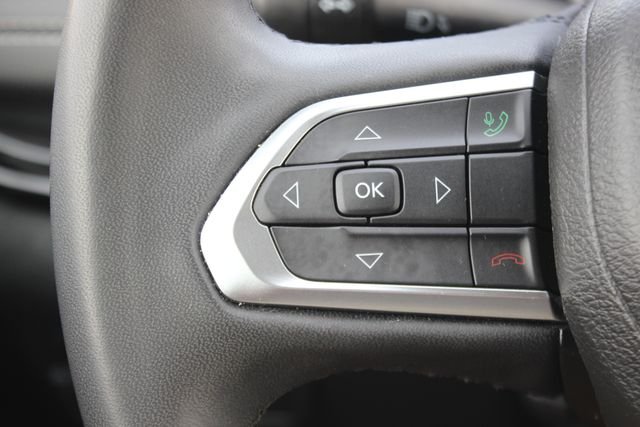 Used 2022 Gray Jeep Latitude image 14