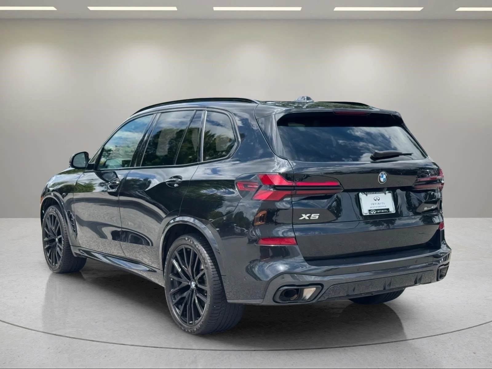 Used 2024 Black Sapphire Metallic BMW sDrive40i image 3