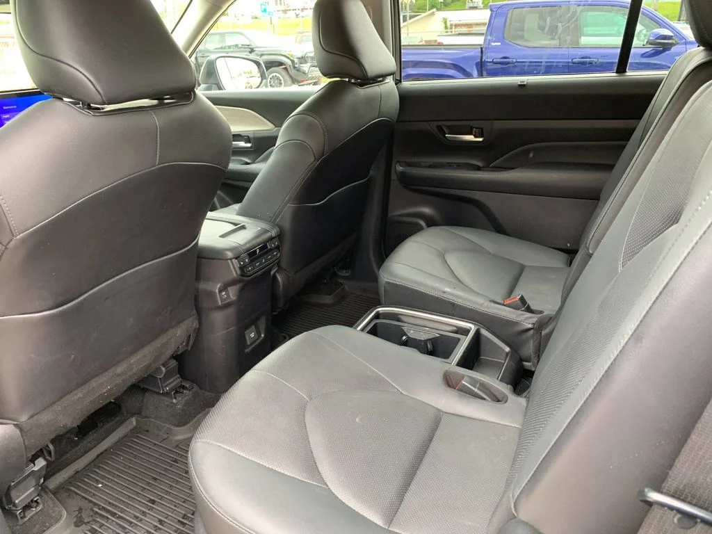 Used 2024  Toyota Platinum image 14