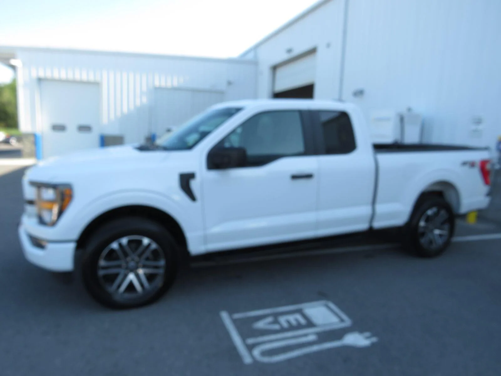 Used 2023  Ford XL image 14
