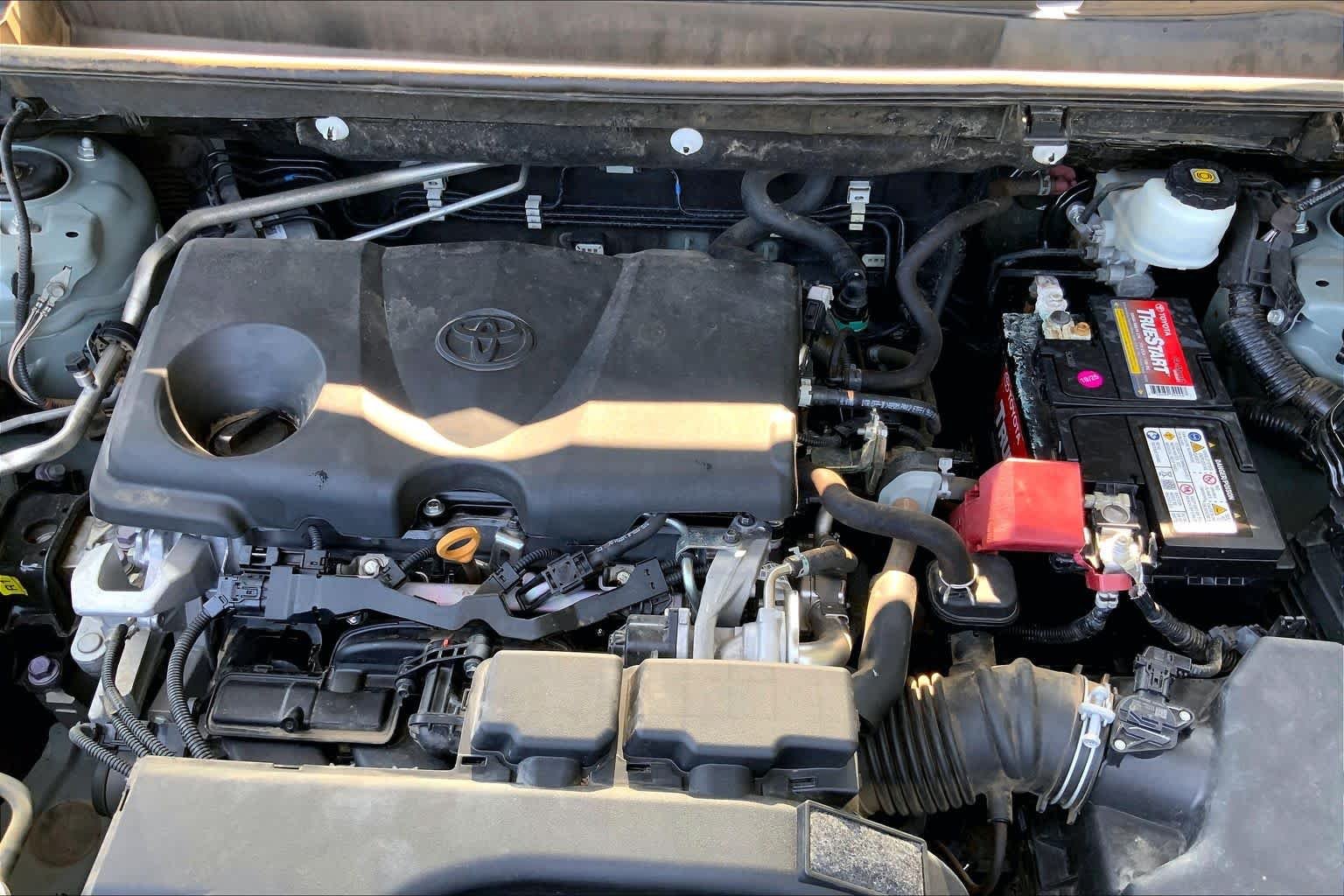 Used 2019 Lunar Rock Toyota XLE Premium image 32