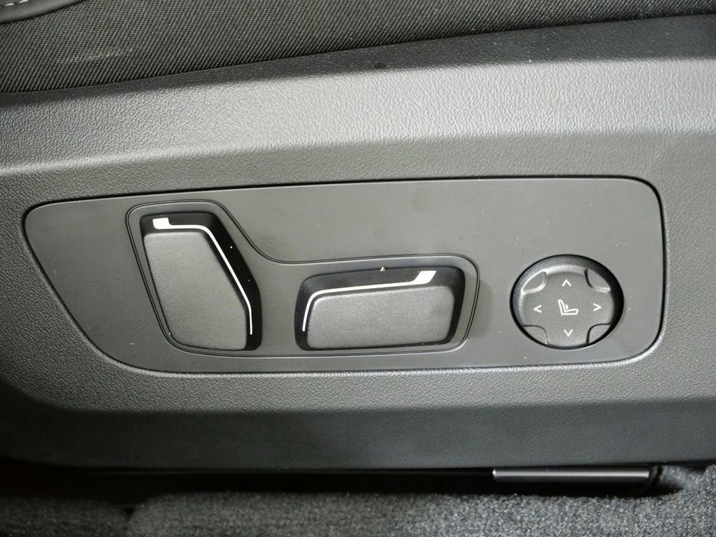 Used 2026 Skyscraper Grey Metallic BMW 30 xDrive image 24