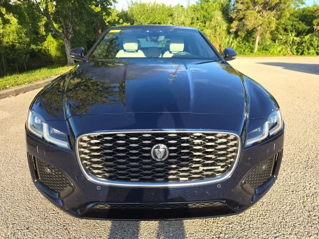 Used 2024 Blue Jaguar R-Dynamic SE image 8