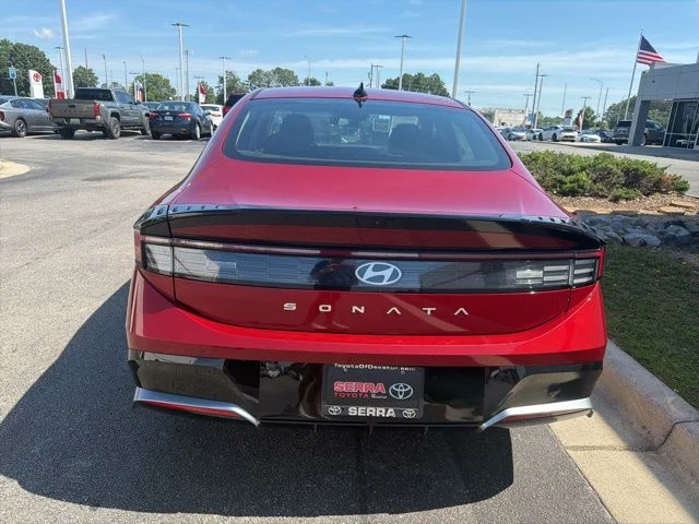 Used 2025 Red Hyundai SEL image 8