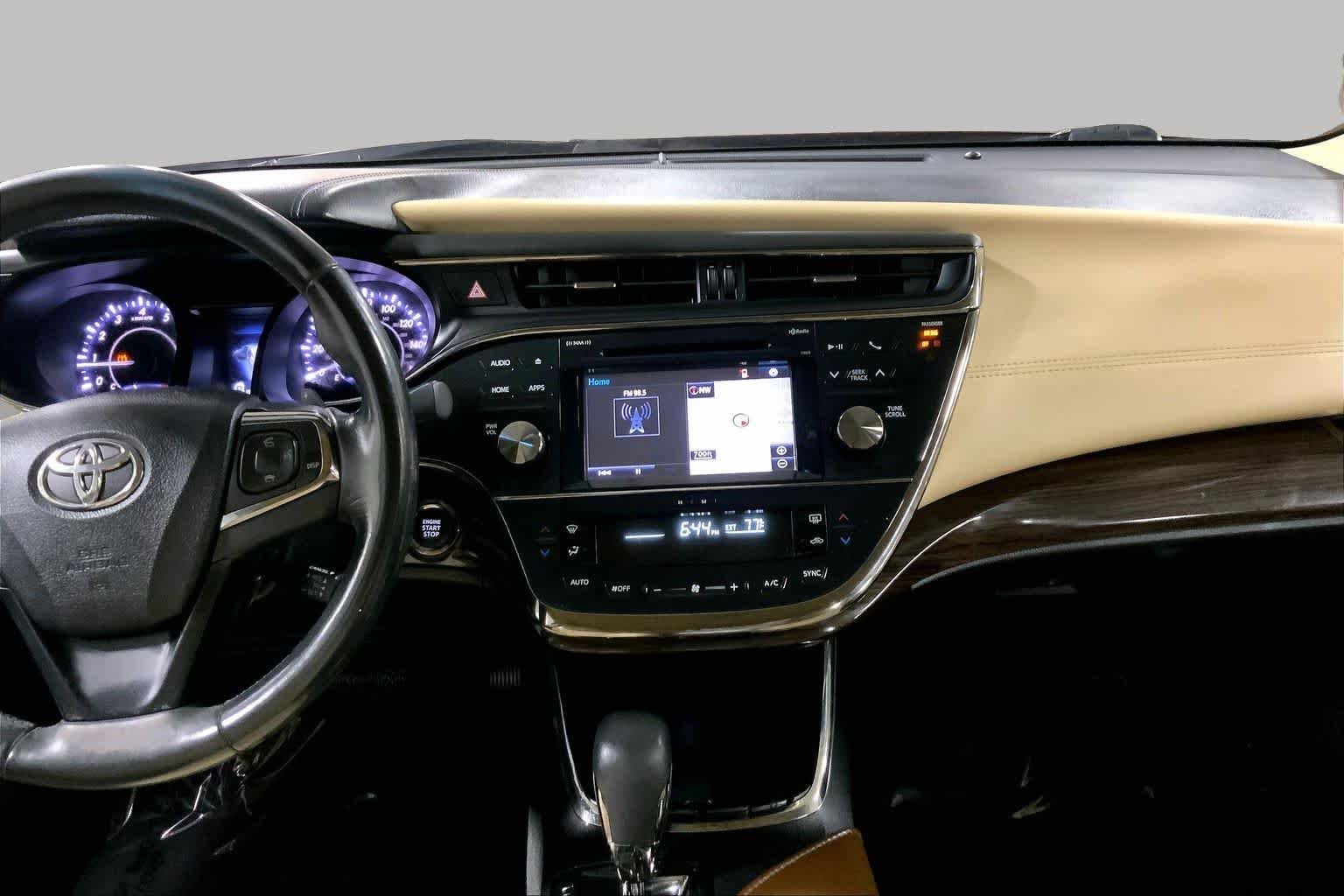 Used 2015 Ooh La La Rouge Mica Toyota XLE Touring image 7