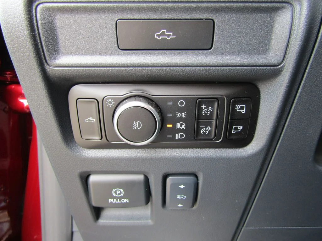 New 2026 Ruby Red Metallic Tinted Clearcoat Ford Lariat® image 31
