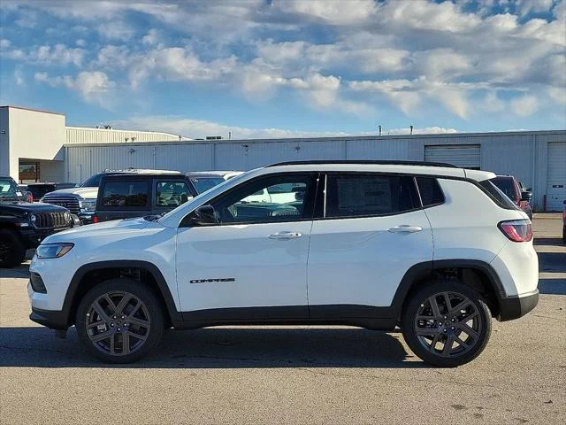 New 2026 Bright White Clear-Coat Exterior Paint Jeep Latitude image 3