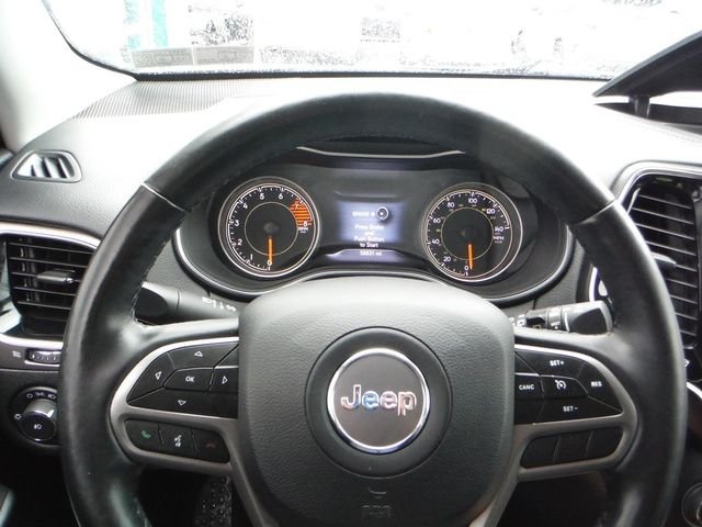 Used 2020 Silver Jeep Limited image 34