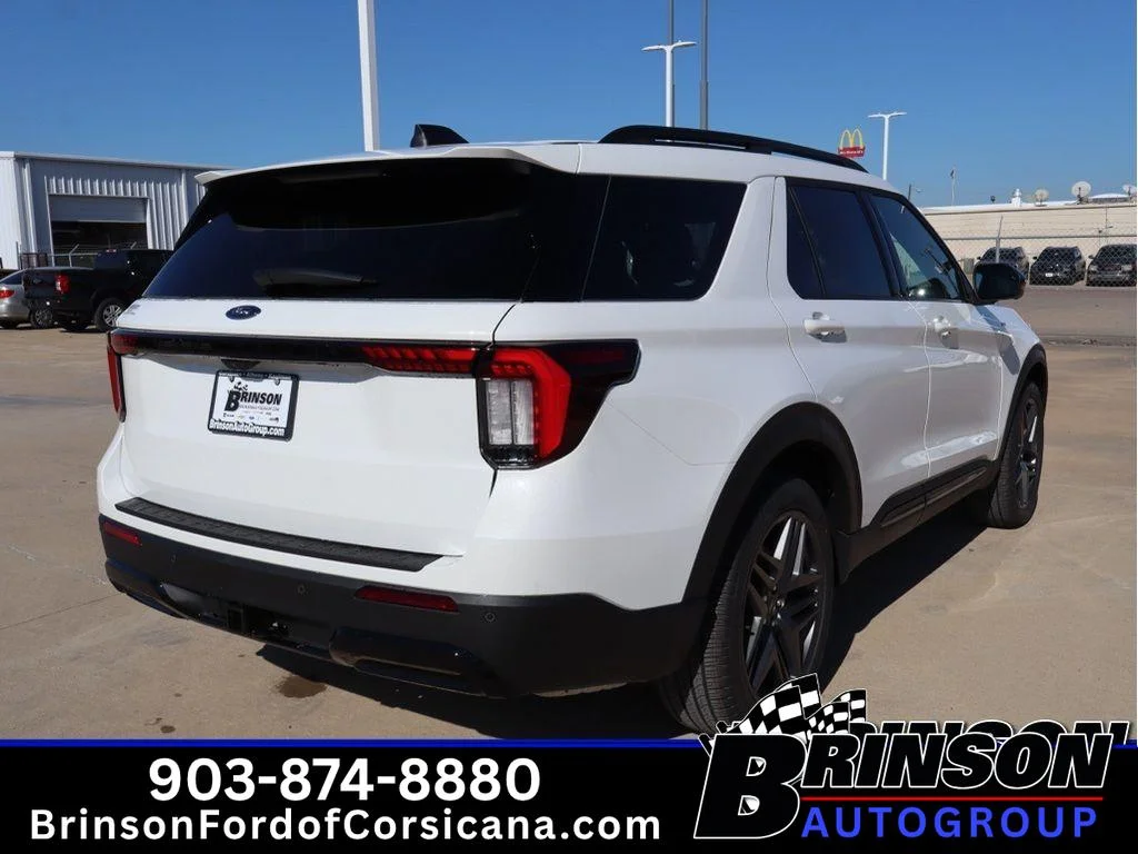 New 2026 Star White Metallic Tri-Coat Ford ST-Line image 5