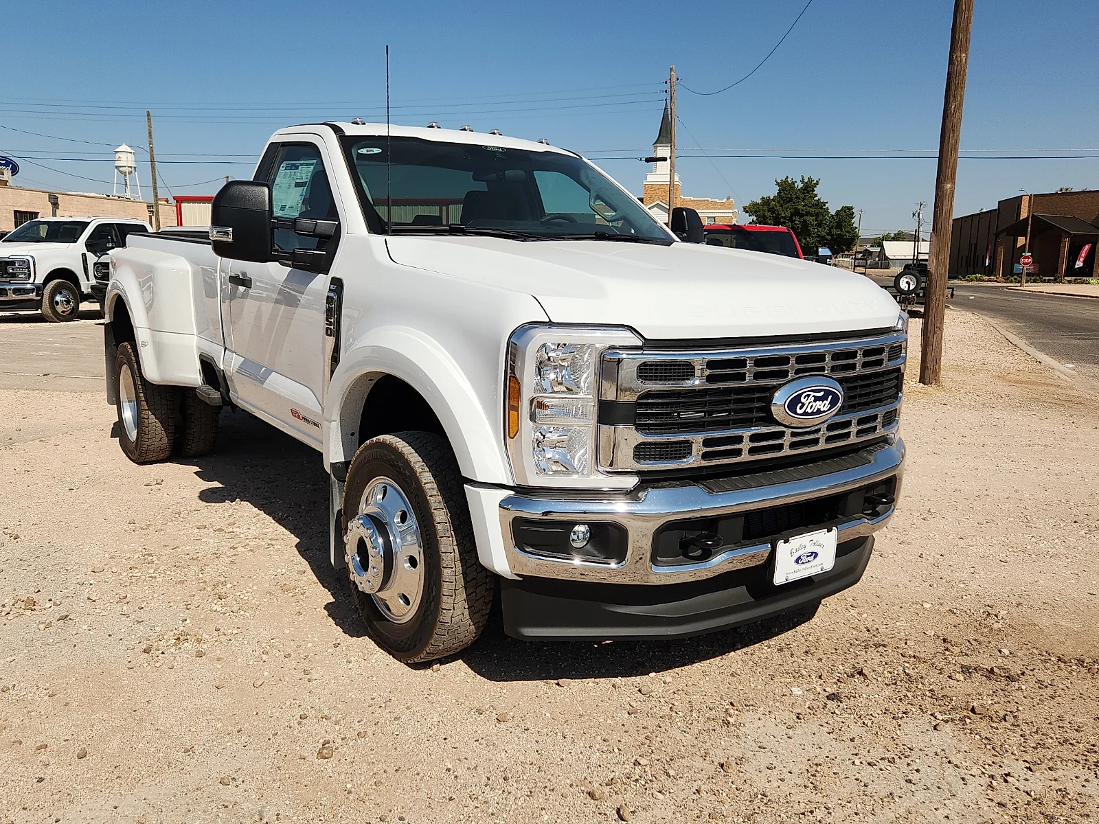 New 2027 Oxford White Ford XLT image 1
