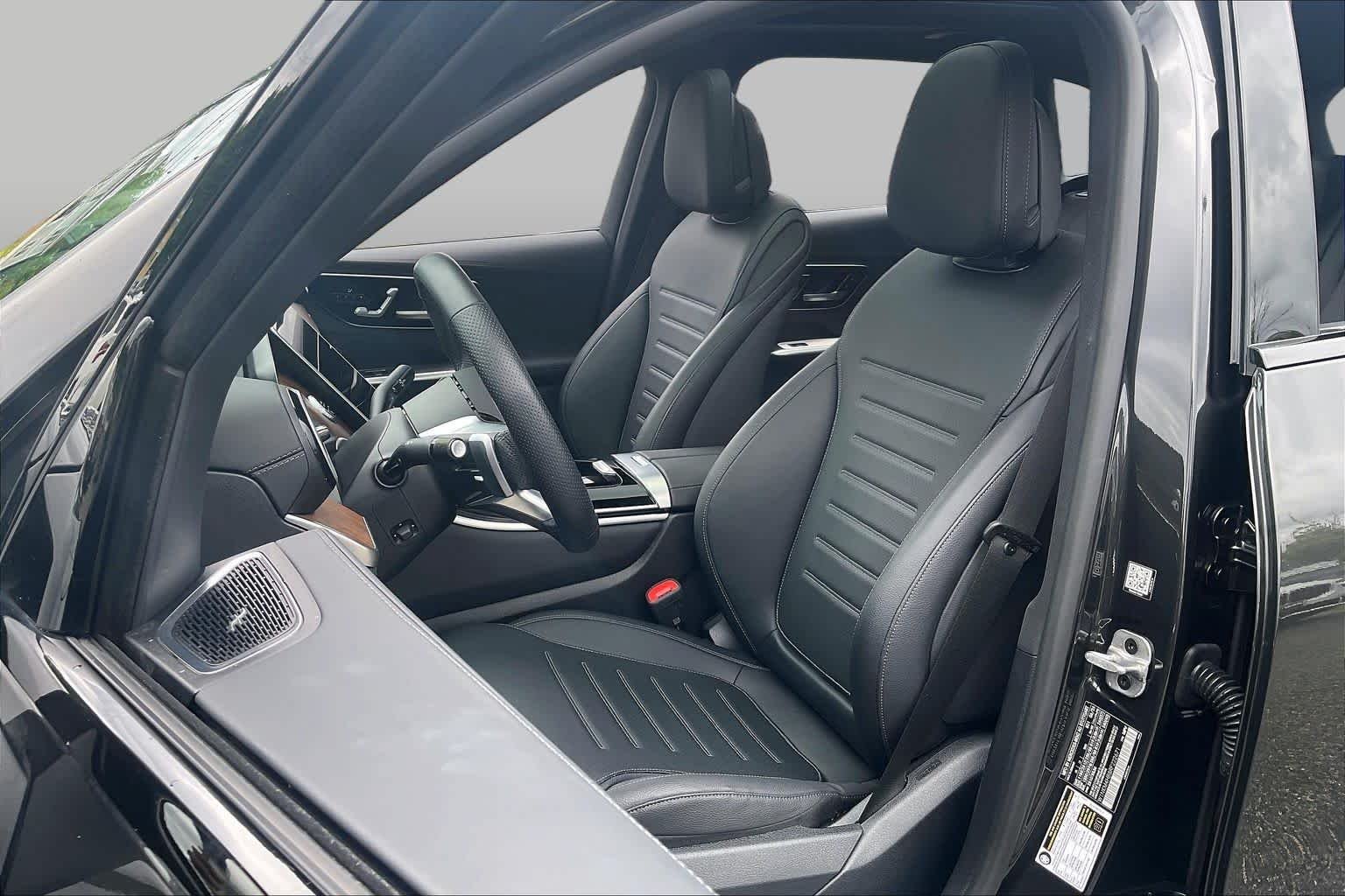 Used 2024 Graphite Grey Metallic Mercedes-Benz GLC 300 image 7