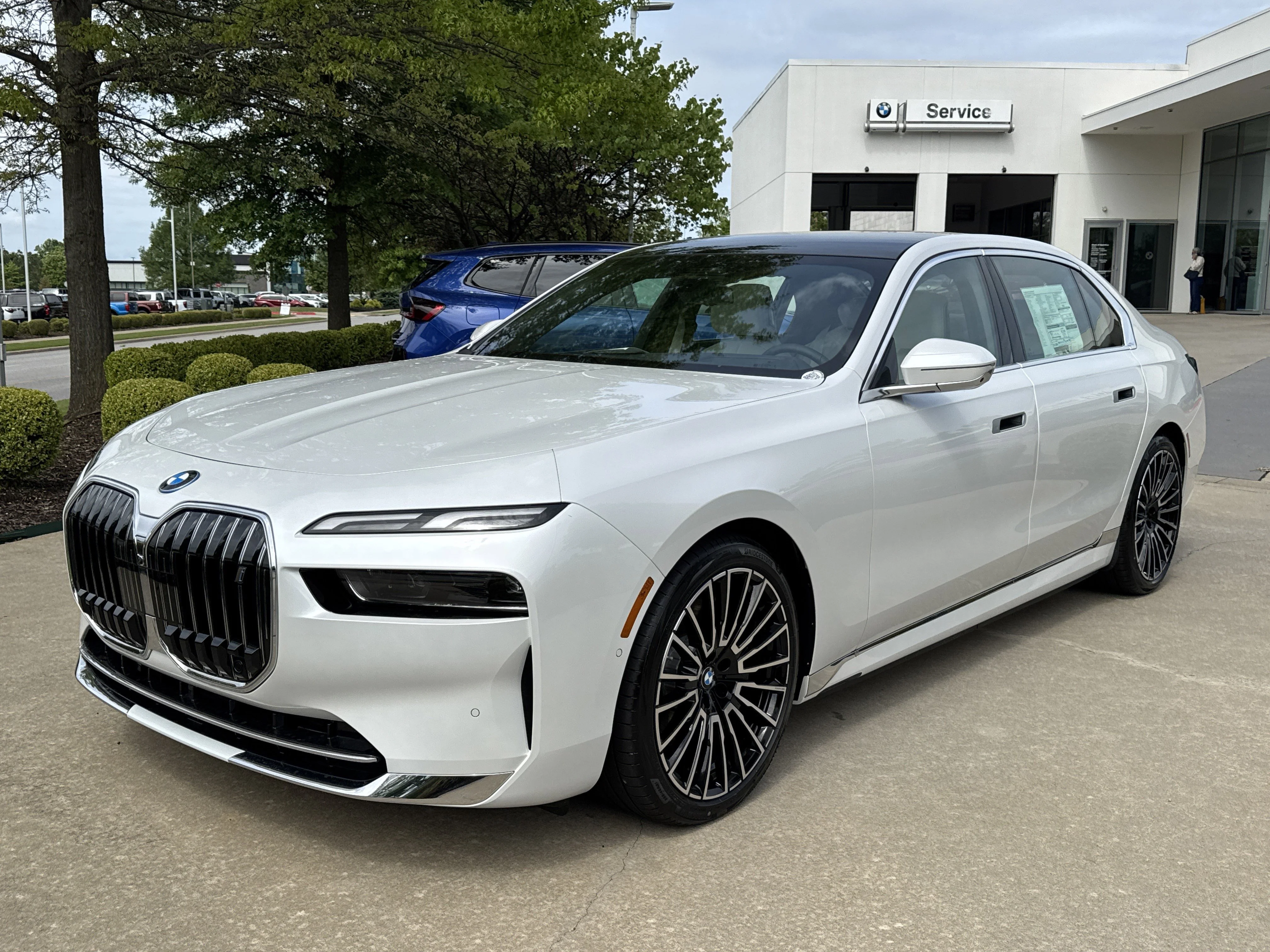 New 2026 MINERAL WHITE BMW xDrive60 image 1