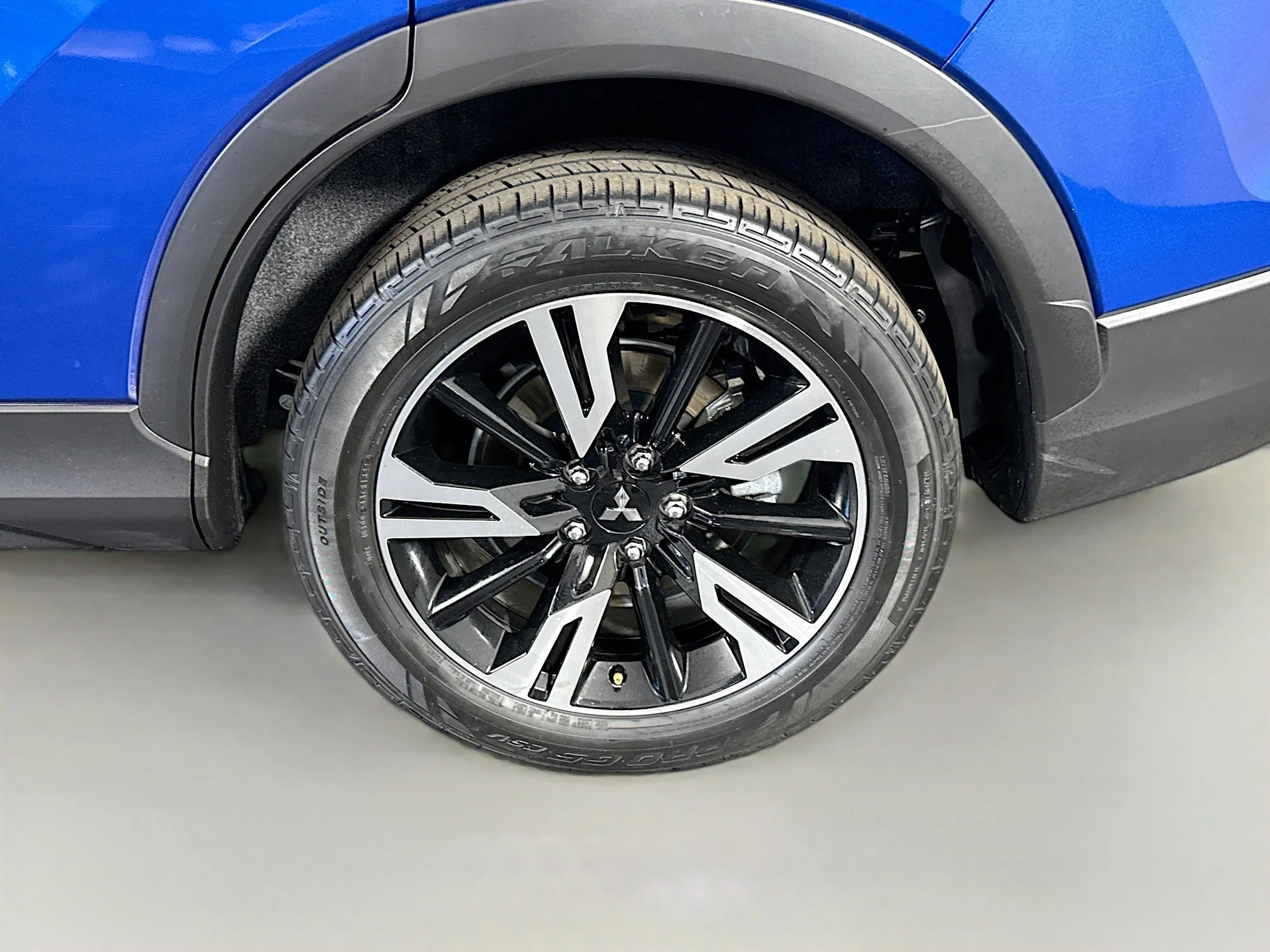 Used 2026 Lightning Blue Metallic Mitsubishi Black Edition image 33