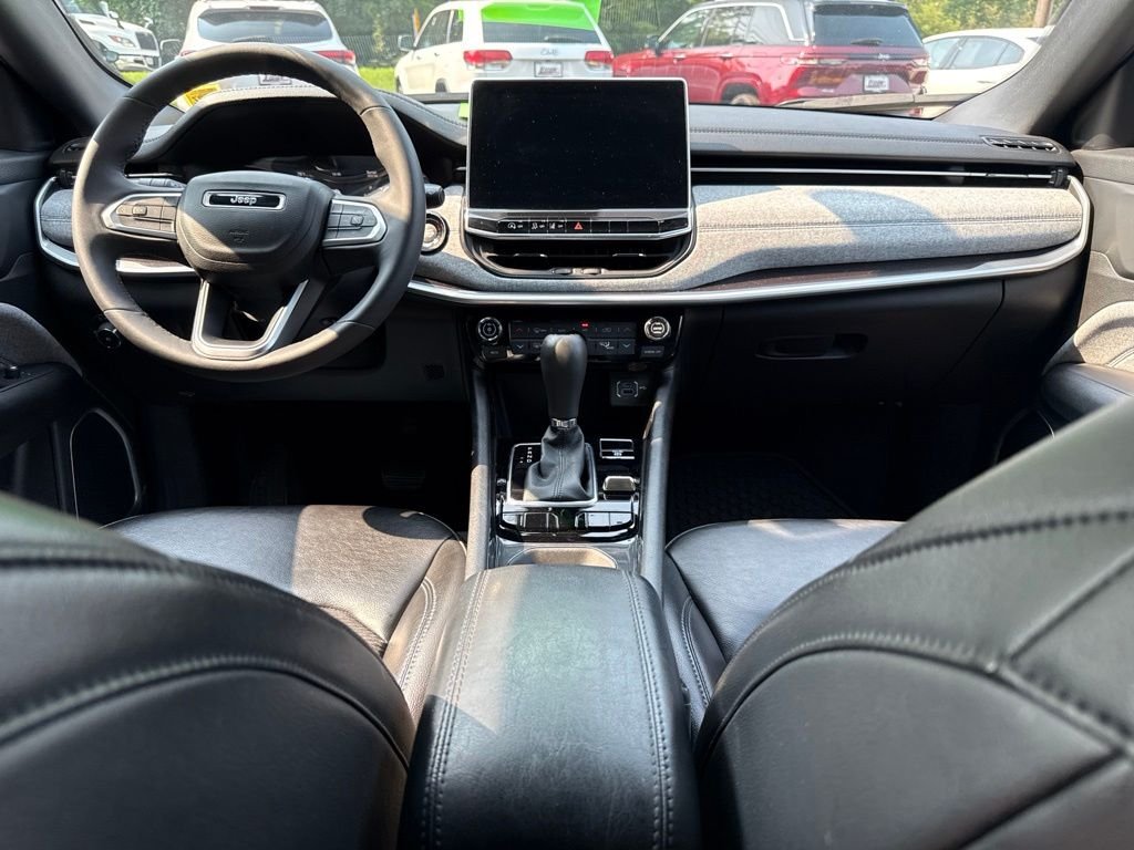 Used 2023 Blue Jeep Latitude image 17