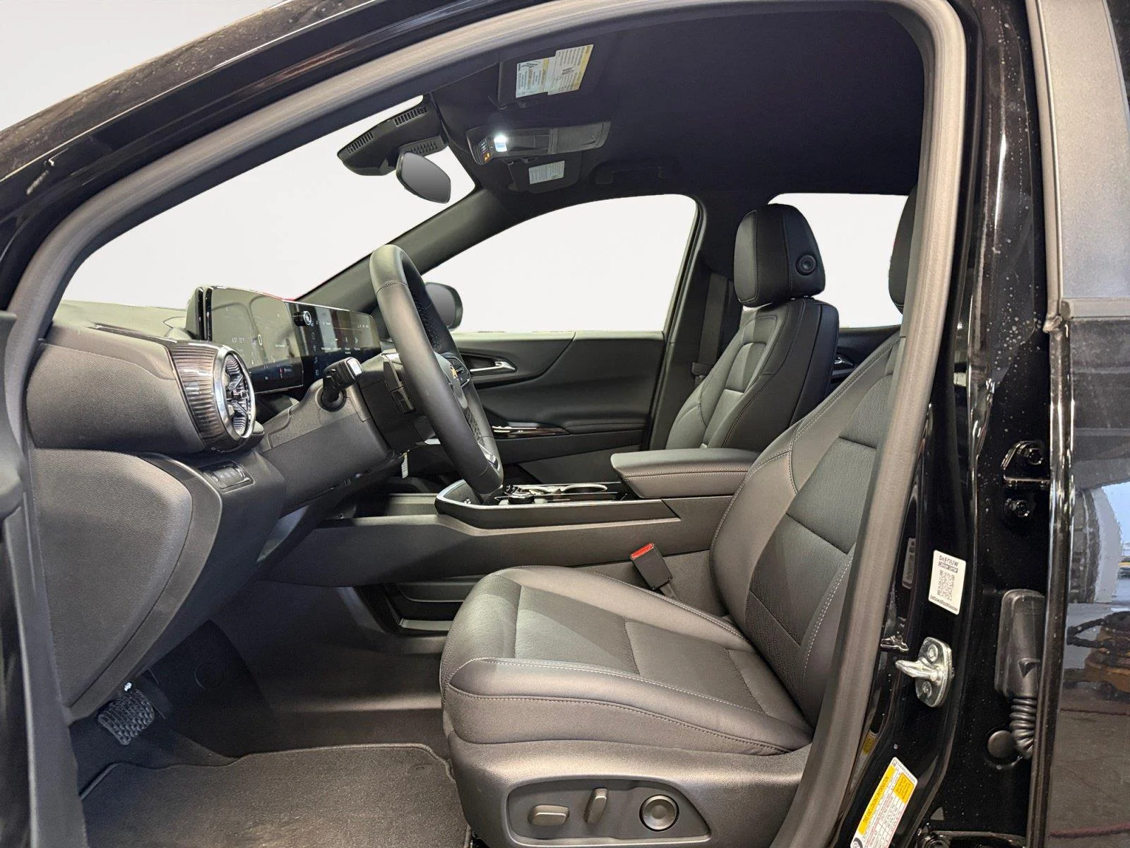 2027 Chevrolet Equinox LT - Photo 10