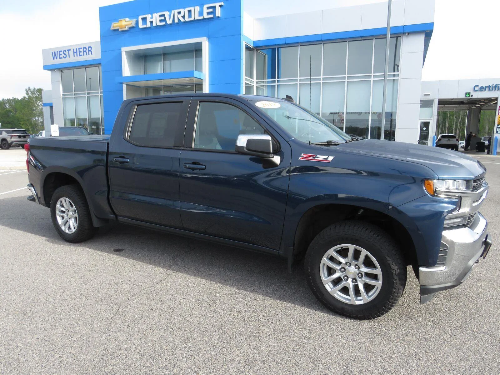 Used 2019  CHEVROLET TRUCK  image 4