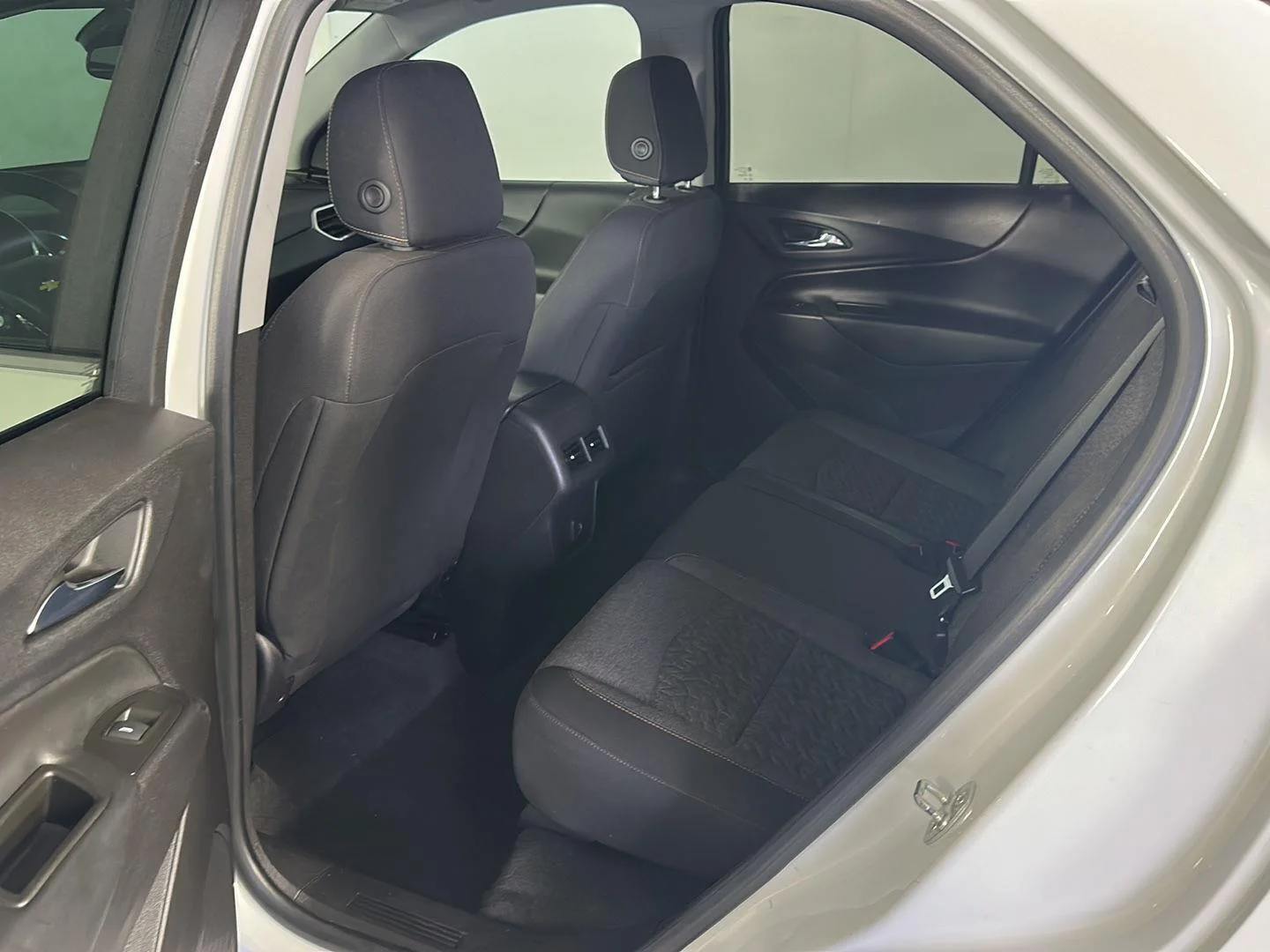 Used 2024 Summit White Chevrolet LT image 21