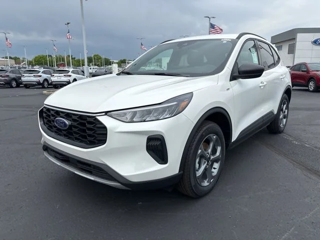 New 2026 Star White Metallic Tri-coat Ford ST-Line image 3