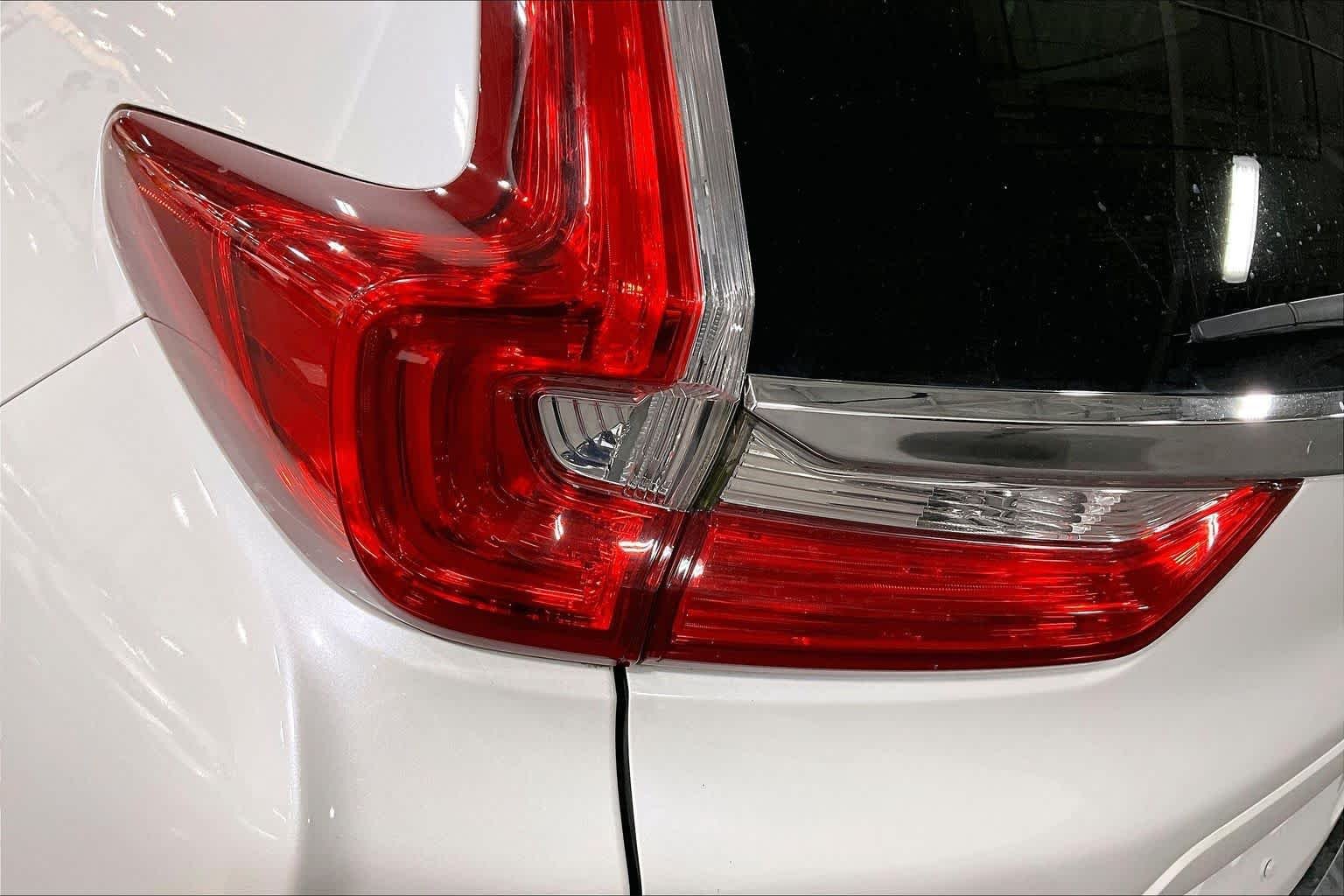 Used 2018 White Diamond Pearl Honda EX-L image 29