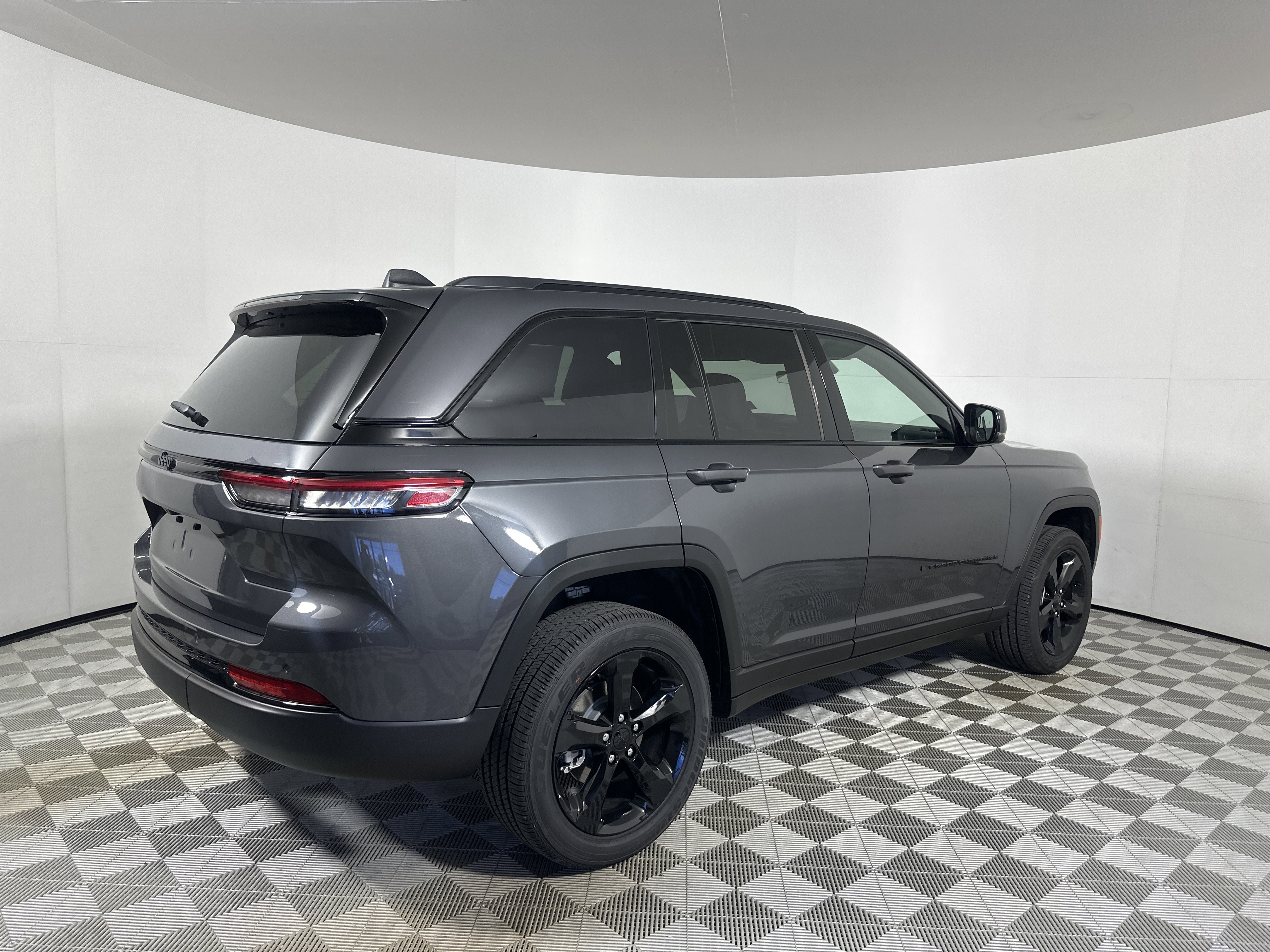 2025 Jeep Grand Cherokee Altitude - Photo 7